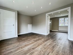 Lounge- click for photo gallery